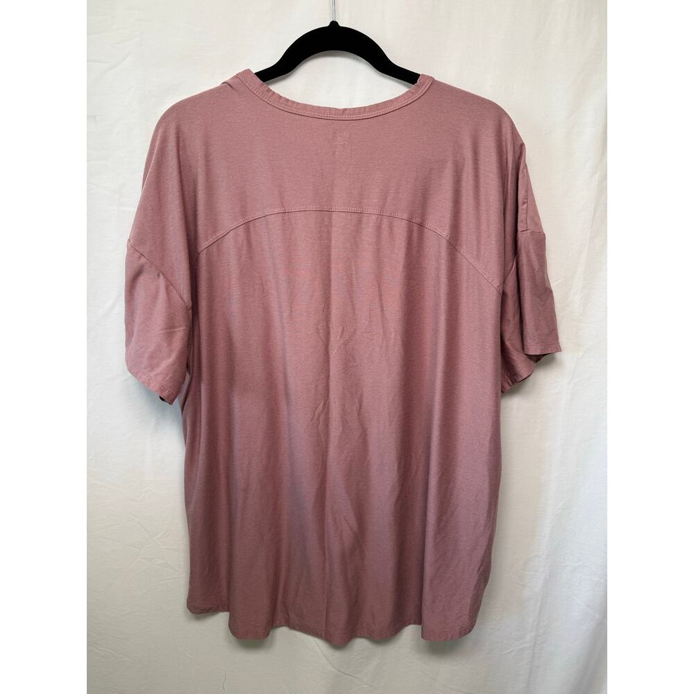 Old Navy Cloud 94 Soft Go Dry Performance Tops, Bundle of 2 - Size Large - Picture 6 of 7
